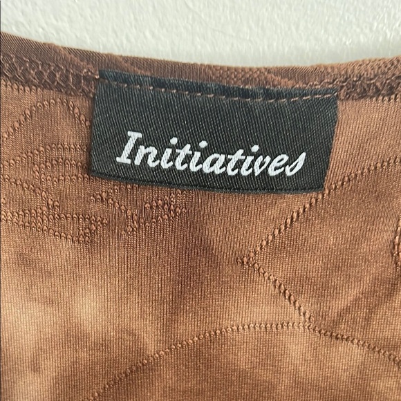 Brown Floral Women's Top - Picture 2 of 5